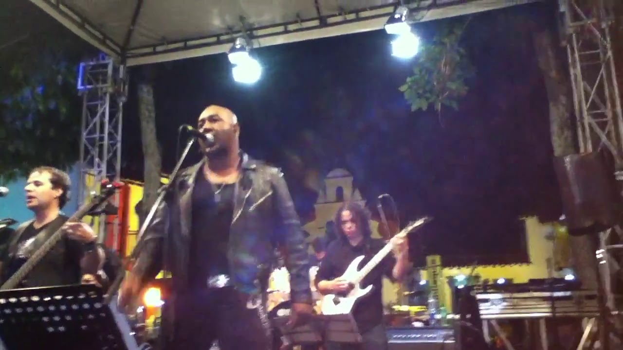 Is this love? : con Sacra